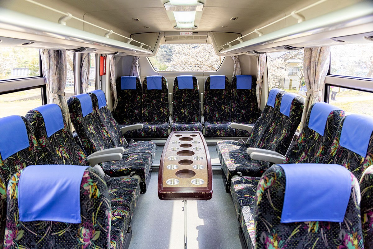 大型バス サロンシート