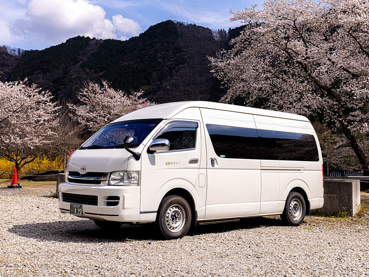 ジャンボタクシー外観